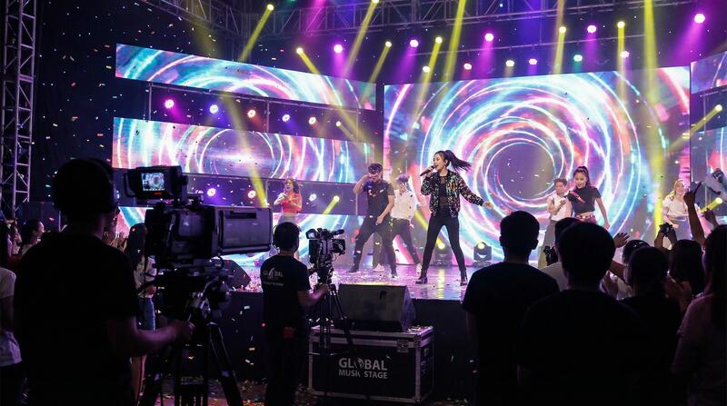 色天堂下载MV拍摄视频：舞台灯光下的音乐梦想